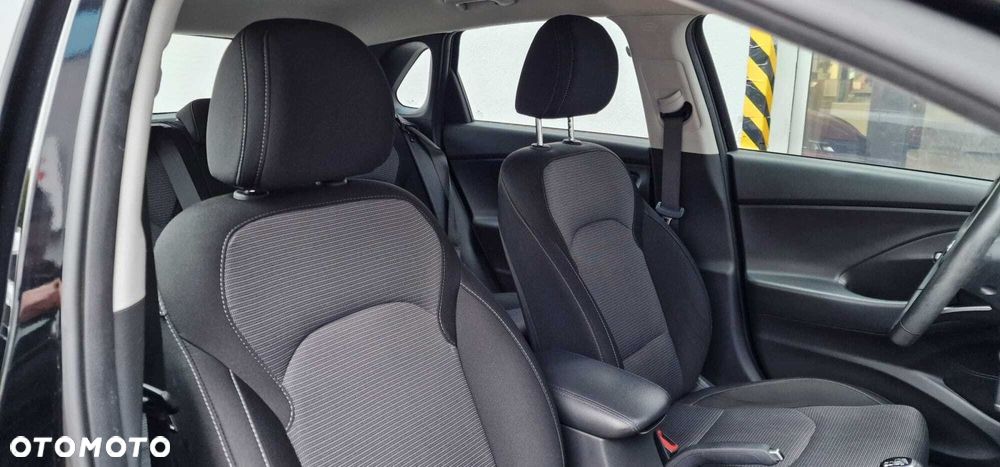 Hyundai i30 1.5 DPI Classic + - 17