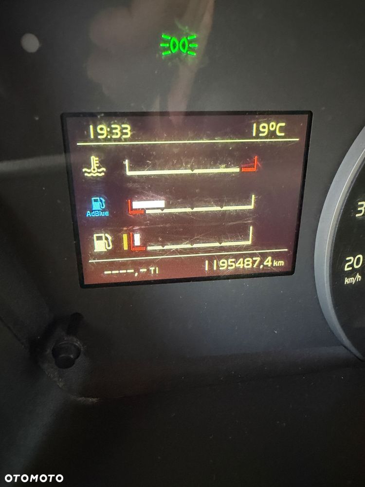Volvo FH 500 XXL TELEWIZOR / KSENONY / FULL SPOJLERY / LAKIER METALIK / DŁUGA RAMA AKUMULATORY Z TYŁU / LAMPY LED / NAJWIĘKSZA KABINA XXL z TV / 2017 ROK !! - 30