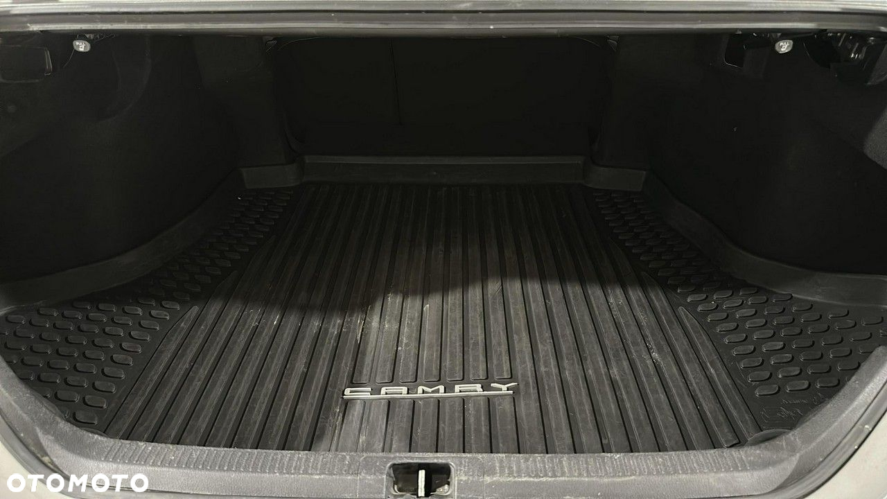 Toyota Camry - 25
