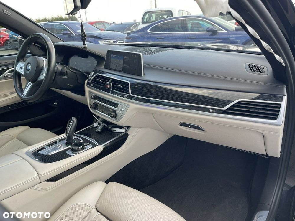 BMW Seria 7 - 18