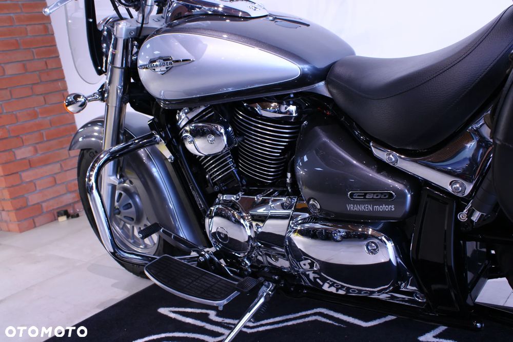 Suzuki Intruder - 29