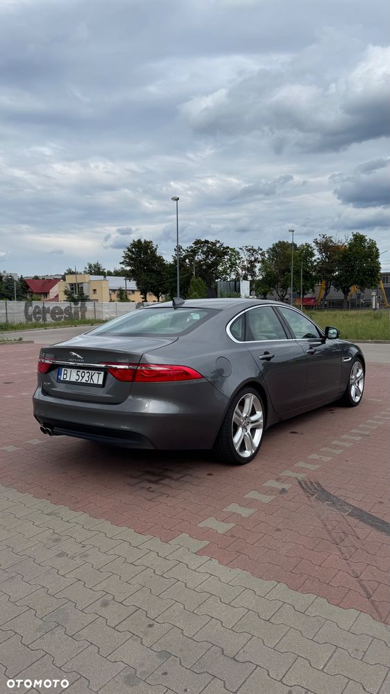 Jaguar XF 2.0 i4D Prestige - 4
