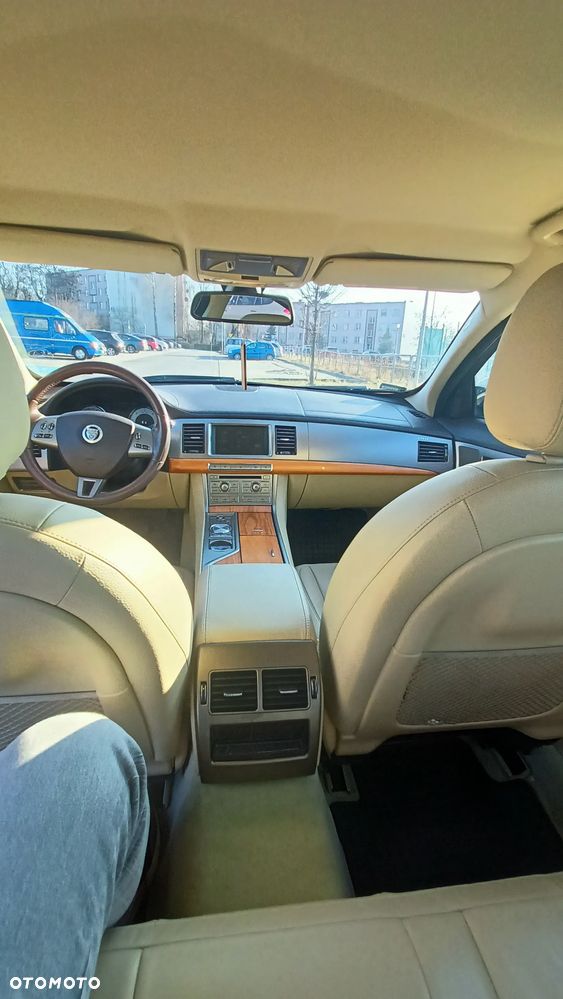 Jaguar XF 2.7 V6 D Luxury - 15