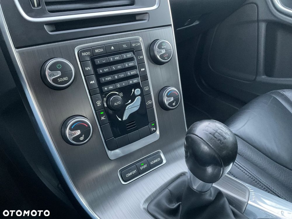 Volvo S60 D3 R-Design - 11