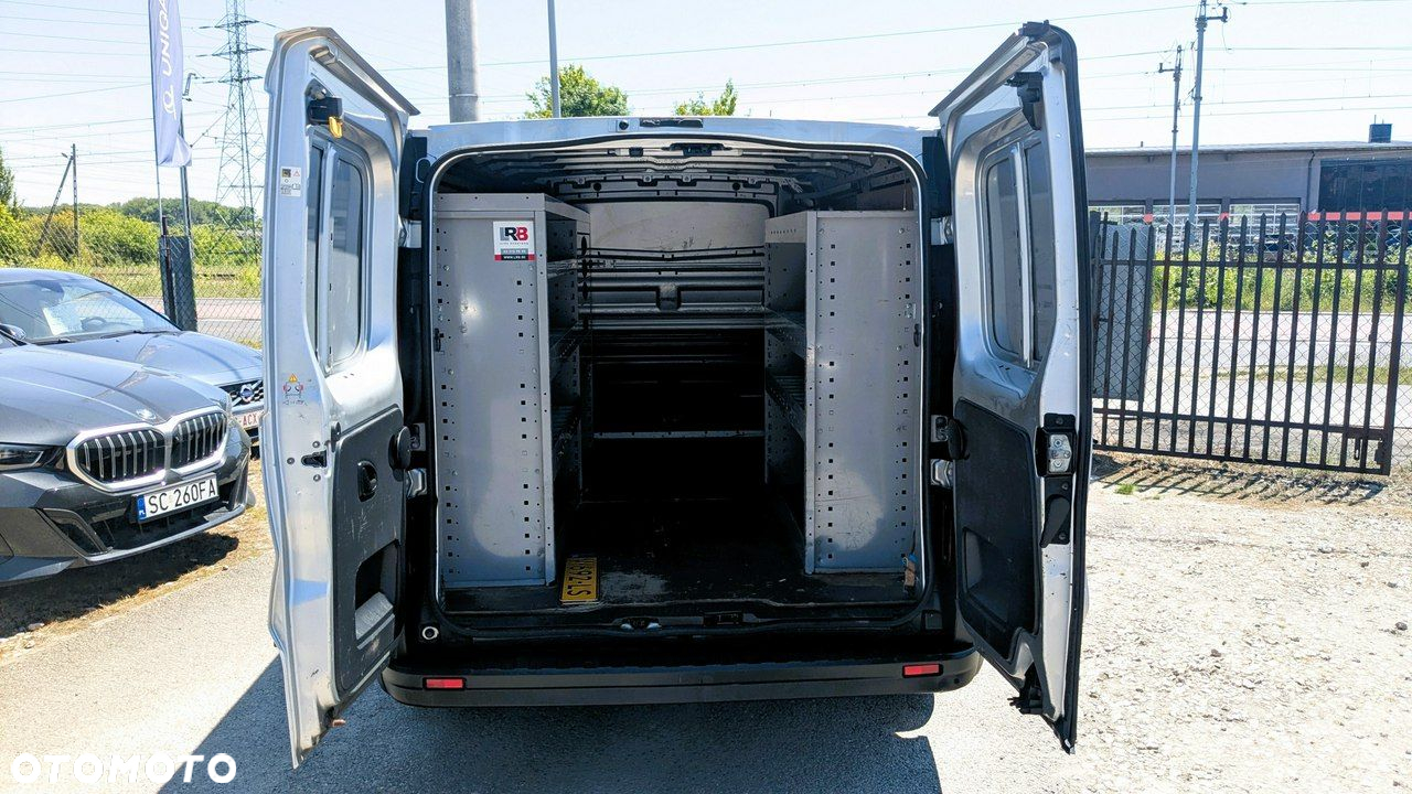 Opel Vivaro - 32