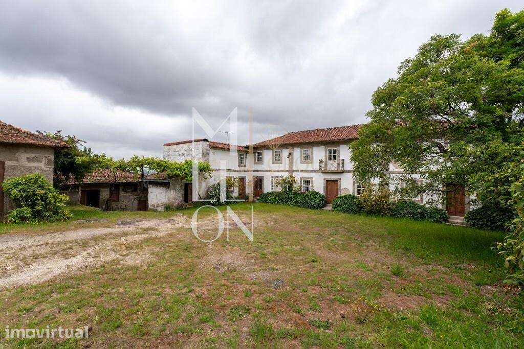 Magnífica Quinta toda murada situada em Vila Caiz, Amarante - Grande imagem: 2/43