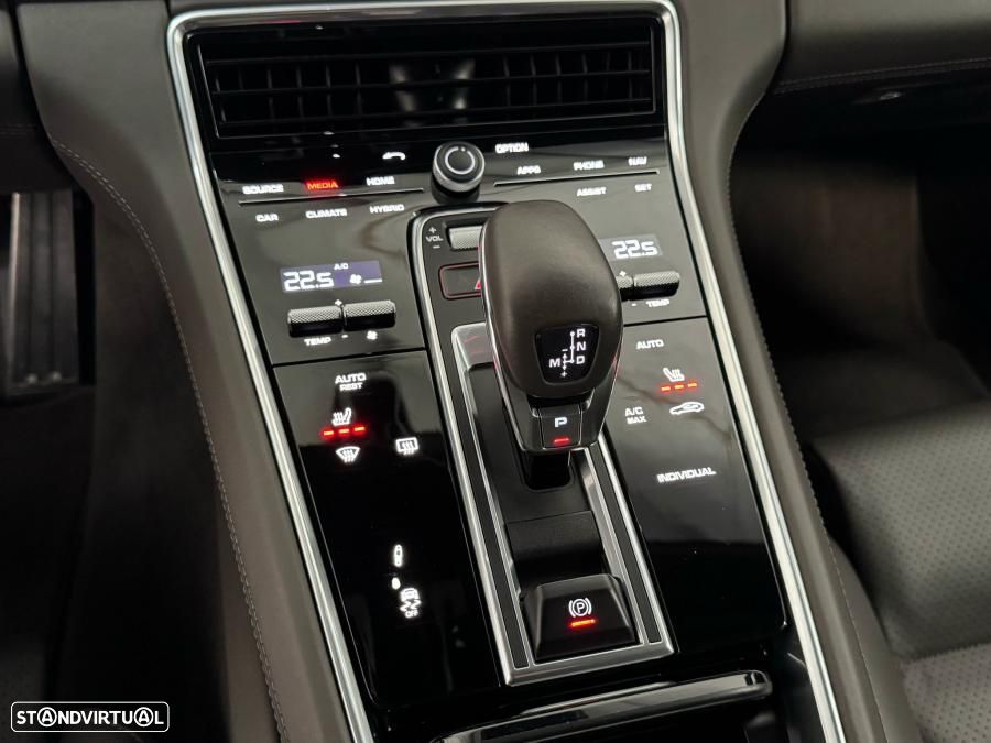 Porsche Panamera 4 E-Hybrid - 41