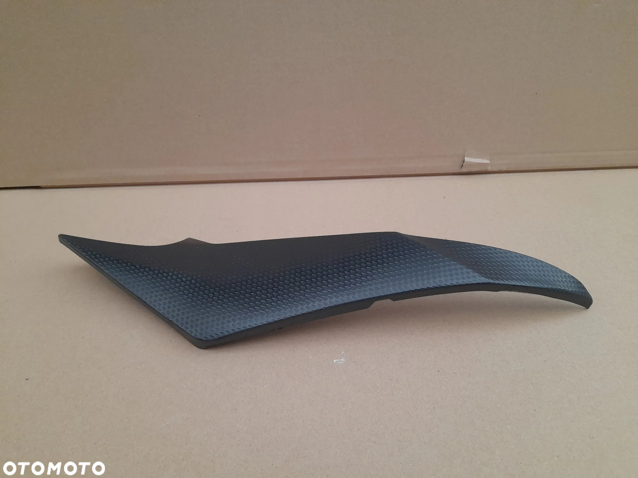 YAMAHA YZF-R6 08-16 Wypełnienie Osłona zbiornika prawa - 4