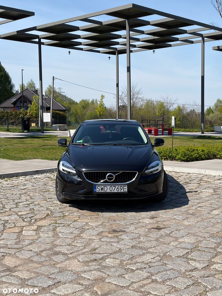 Volvo V40 T2 Momentum - 1