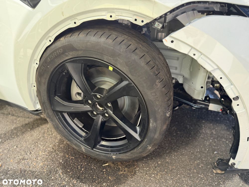 Tesla Model Y 79kWh Long Range AWD - 6