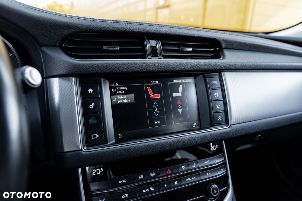 Jaguar XF 30d S - 37