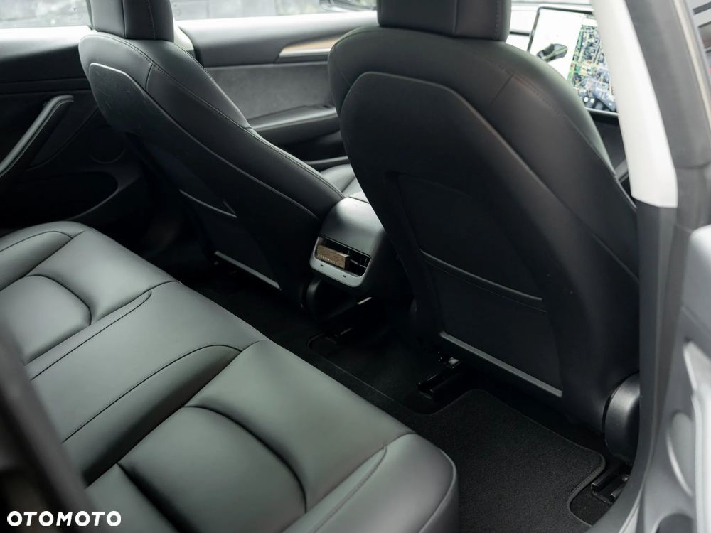 Tesla Model 3 - 16