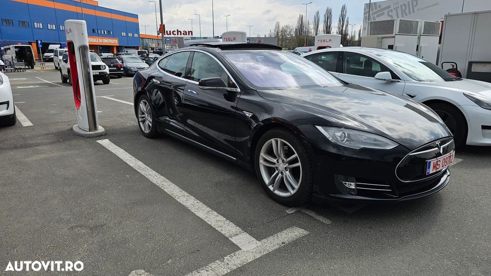 Tesla Model S - 2