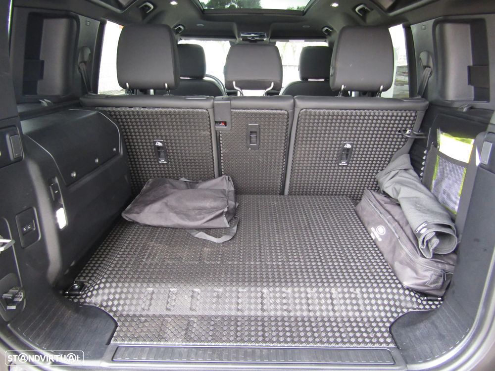 Land Rover Defender 2.0 P300e 110 AWD X-Dynamic SE - 32