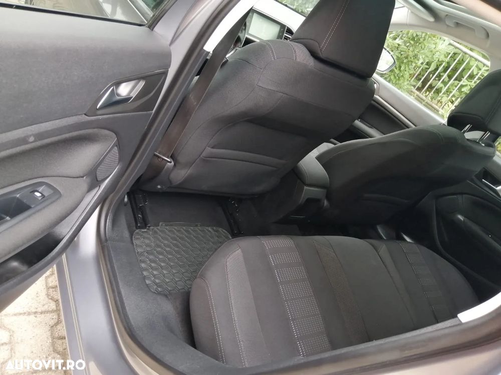 Peugeot 308 - 8