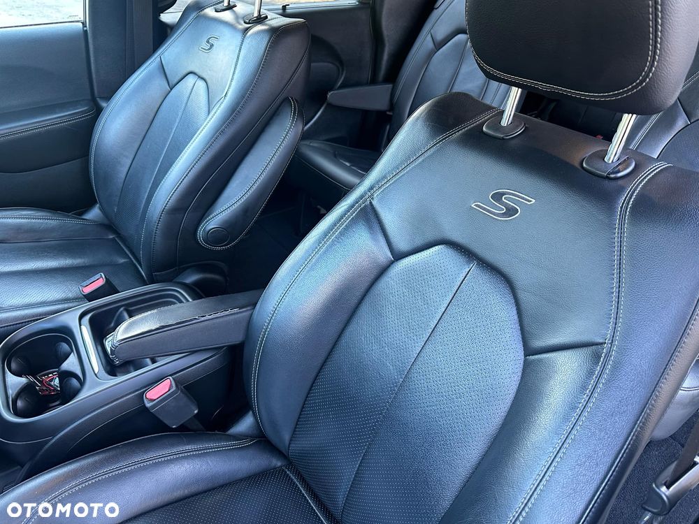 Chrysler Pacifica - 10