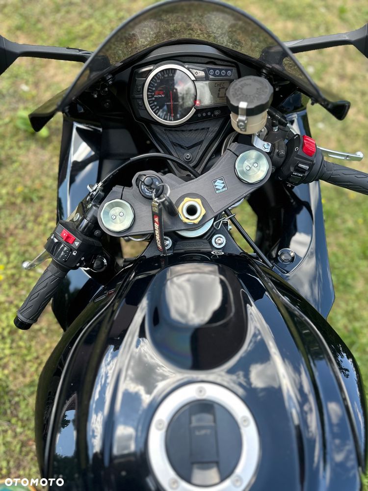 Suzuki GSR - 15