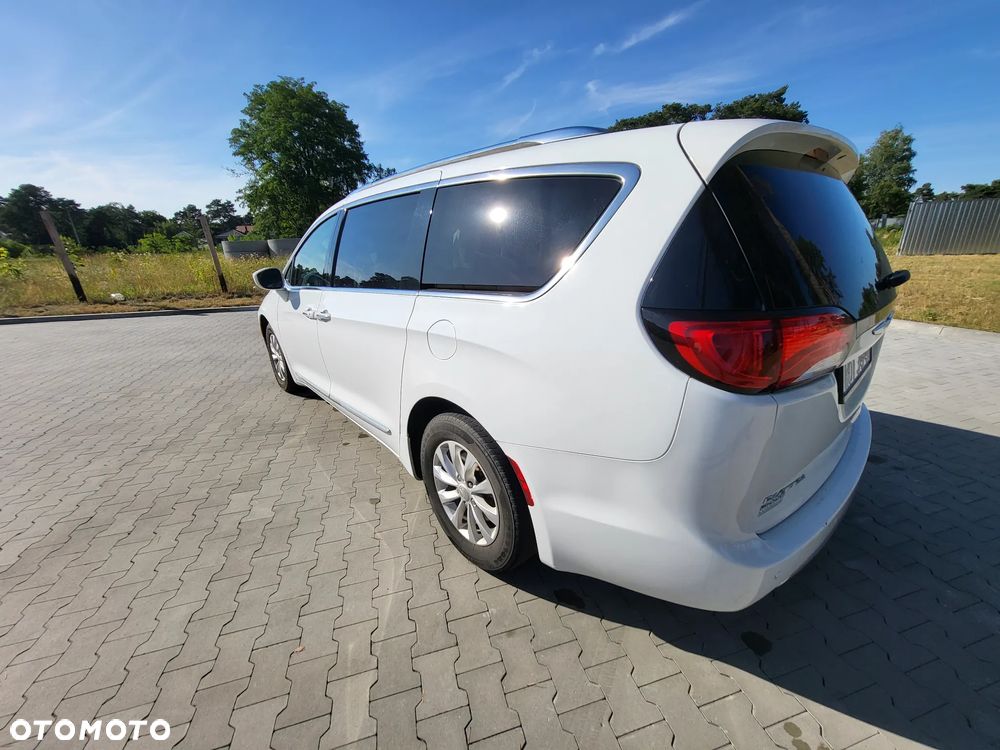Chrysler Pacifica - 8