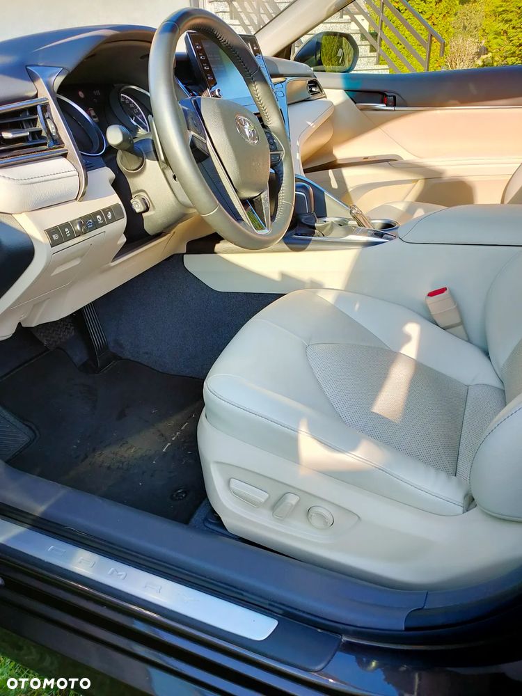 Toyota Camry 2.5 Hybrid Executive CVT - 10