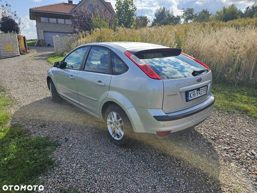Ford Focus 1.6 Ambiente - 2