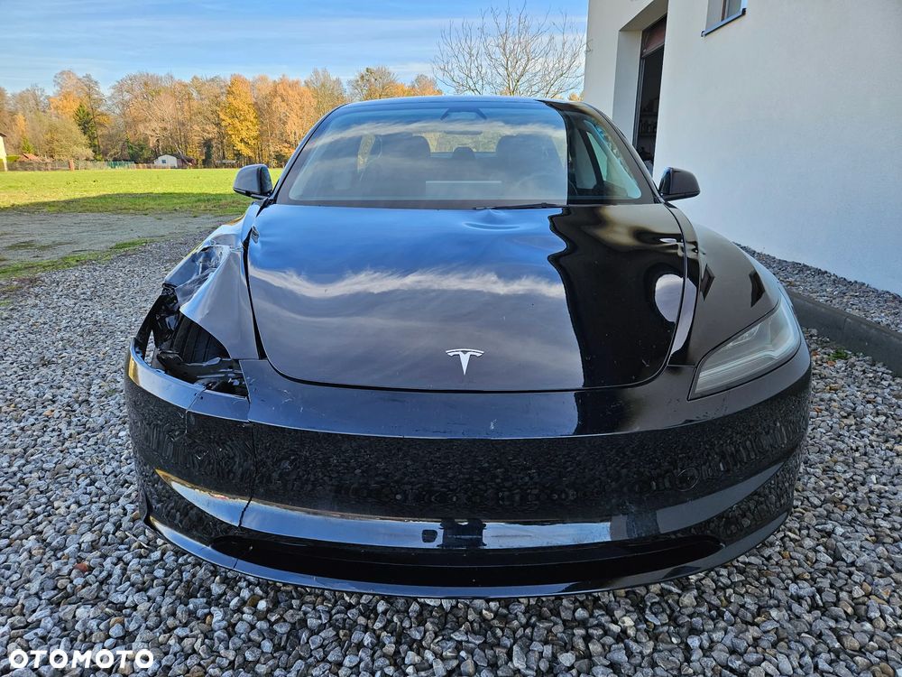 Tesla Model 3 - 3