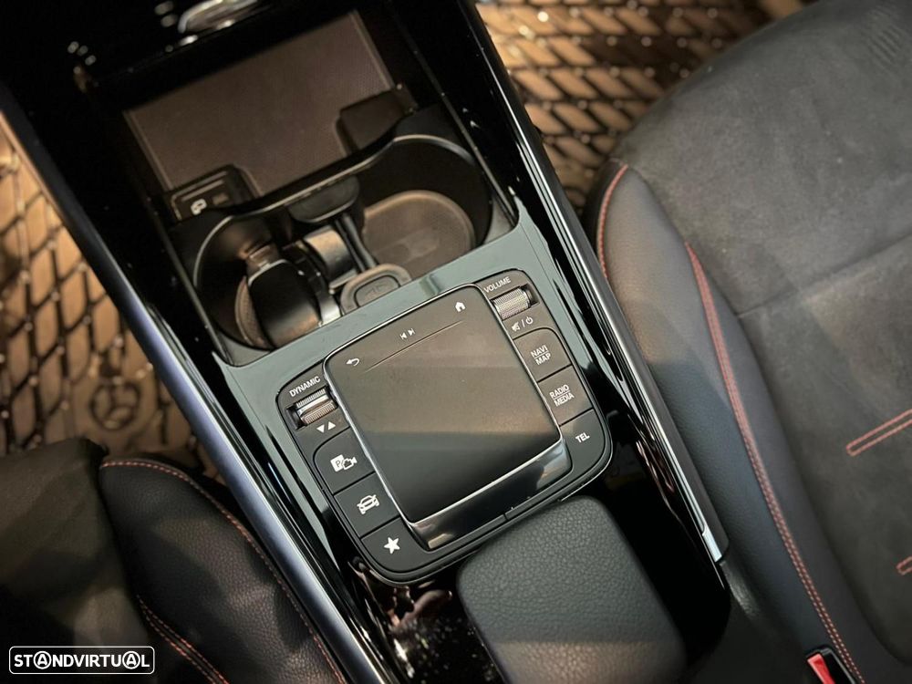 Mercedes-Benz GLA 180 d AMG Line - 13