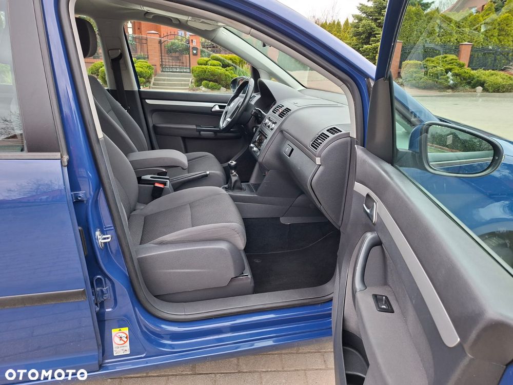 Volkswagen Touran - 4