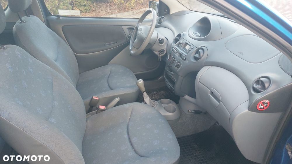 Toyota Yaris - 16