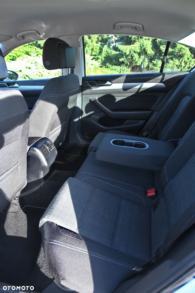 Volkswagen Passat 2.0 TSI Business DSG - 12