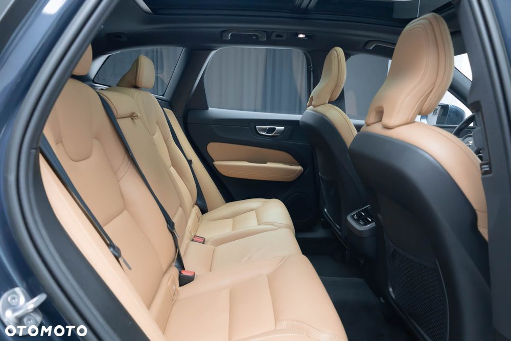Volvo XC 60 B4 D AWD Ultimate Bright - 36