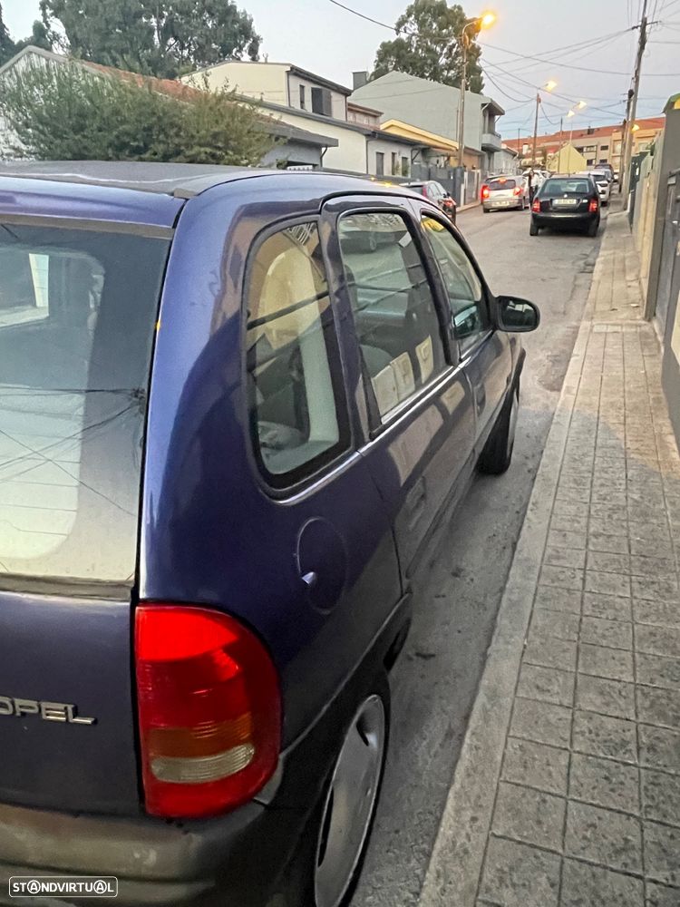 Opel Corsa 1.2 GLS - 4