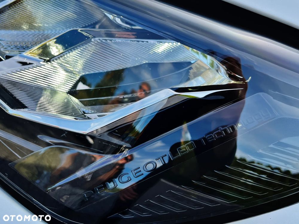 Peugeot 2008 1.2 PureTech Allure S&S - 15