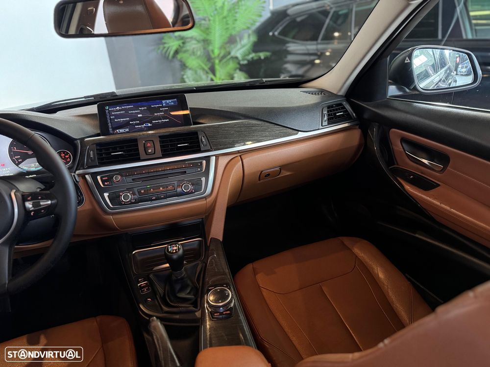 BMW 320 d EfficientDynamics Line Luxury - 36