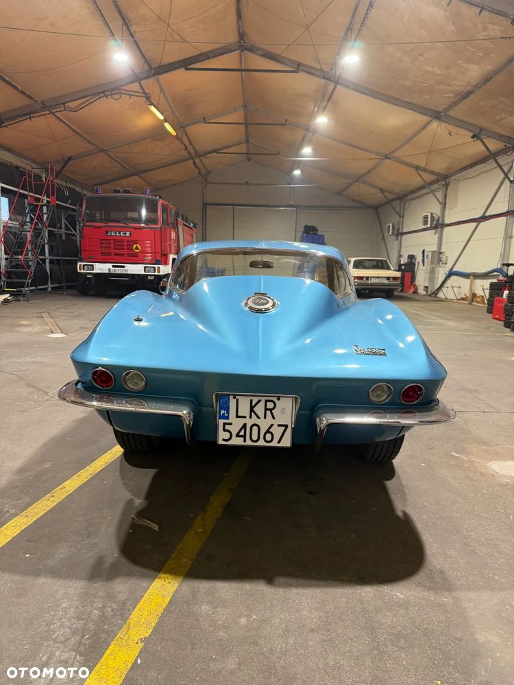 Chevrolet Corvette - 14
