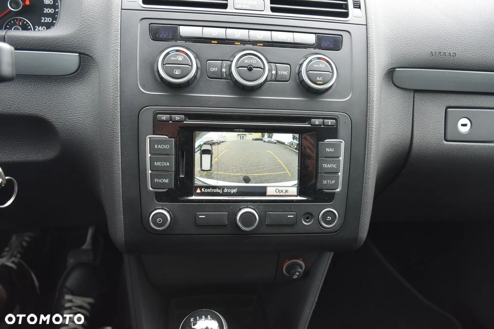 Volkswagen Touran 2.0 TDI DPF BlueMotion Technology STYLE - 24