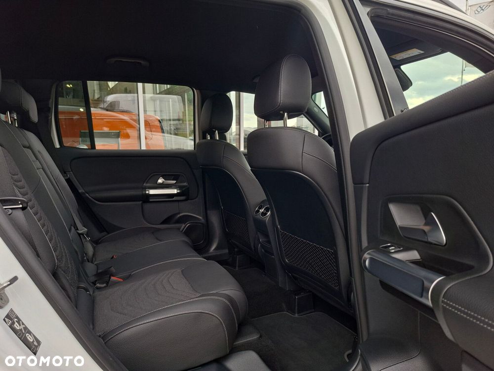 Mercedes-Benz GLB - 15