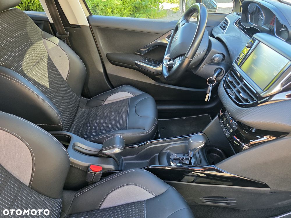 Peugeot 2008 PureTech 110 Stop&Start EAT6 Allure - 16