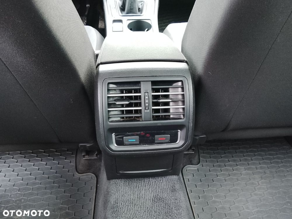 Volkswagen Passat - 9