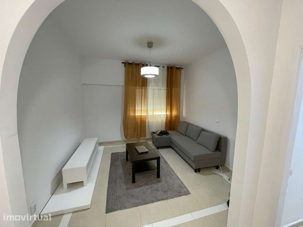Apartamento T1 localizado a 500 m da estação do metro. - Grande imagem: 2/11