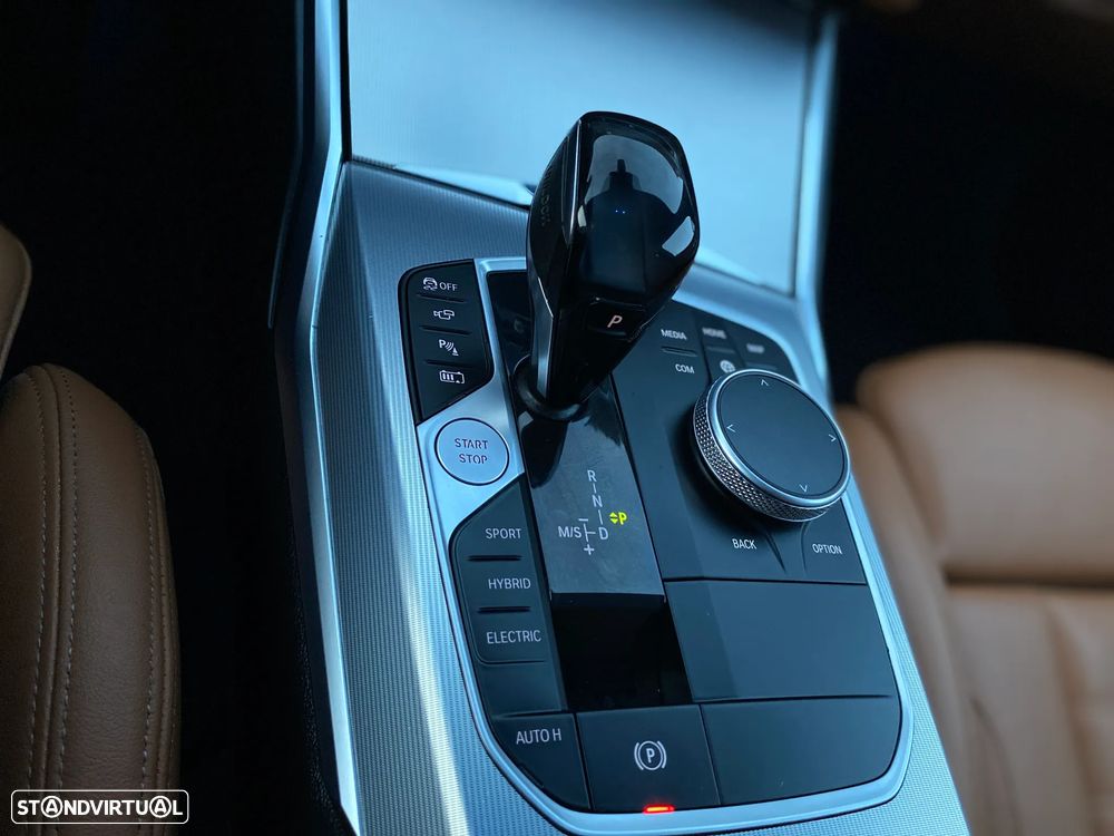 BMW 330 e Touring Aut. Luxury Line - 58