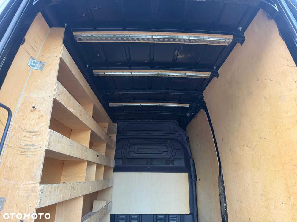 Mercedes-Benz Sprinter - 16