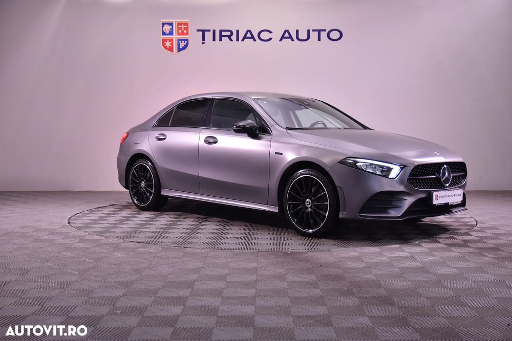 Mercedes-Benz A 250 e Sedan 8G-DCT AMG Line - 8