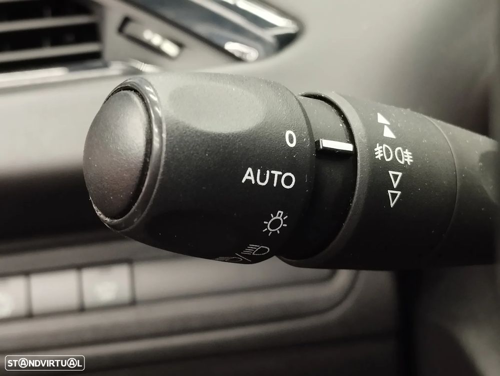 Peugeot 208 1.2 PureTech Signature - 22