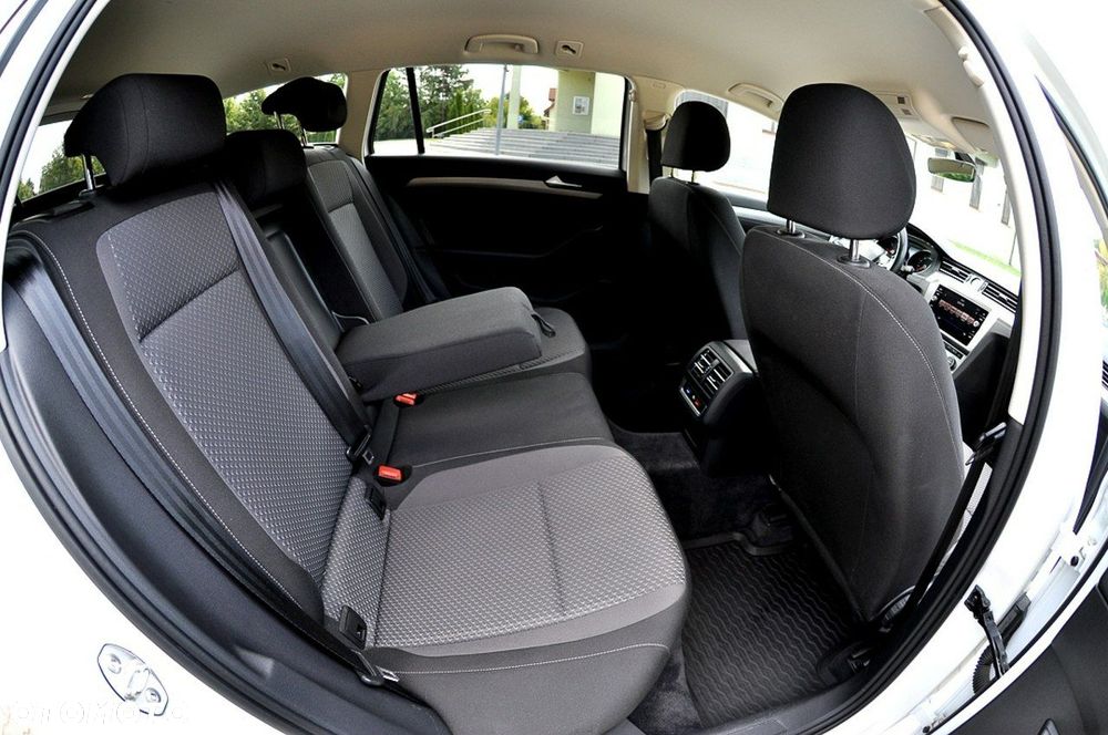 Volkswagen Passat 1.6 TDI BMT Comfortline - 10