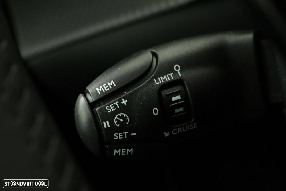 Peugeot e-208 51 kWh Allure - 18