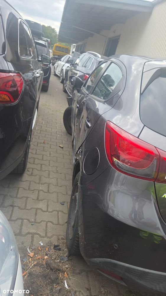 Mazda 2 SKYACTIV-G 75 Center-Line - 3