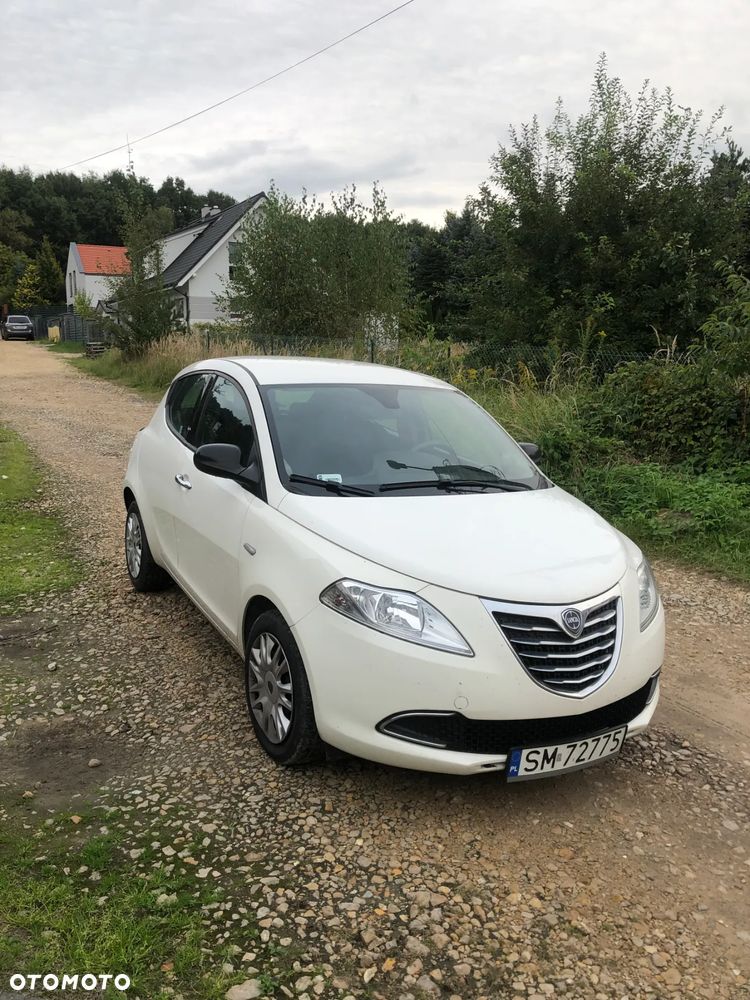 Lancia Ypsilon 1.2 8V Elefantino S&S - 3