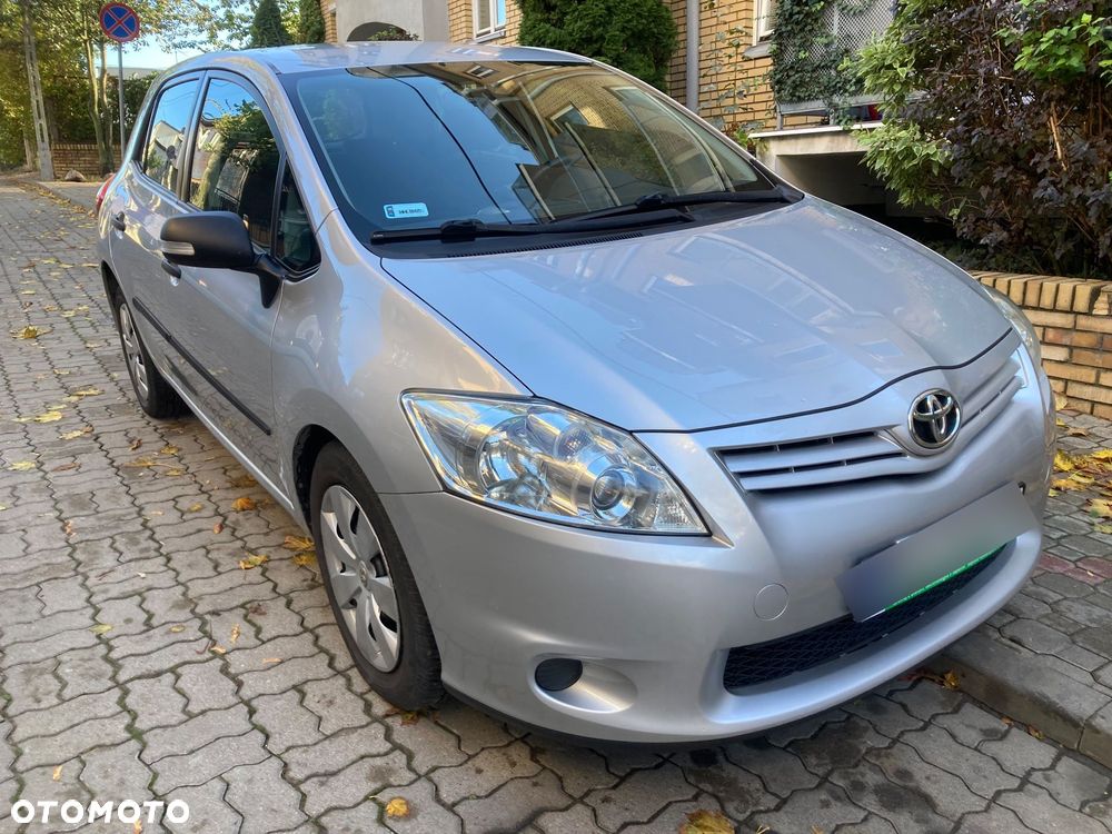 Toyota Auris 1.6 Luna - 1