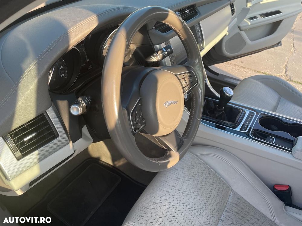 Jaguar XF 20d RWD E-Performance Prestige - 20