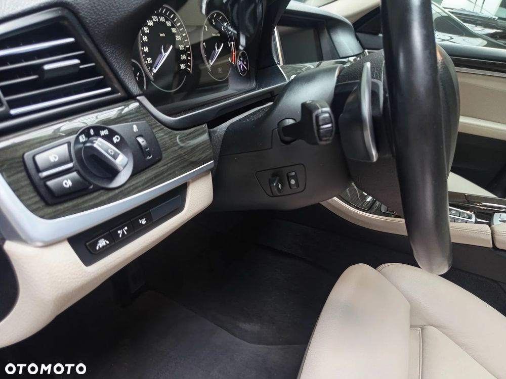 BMW Seria 5 520d xDrive Luxury Line - 17